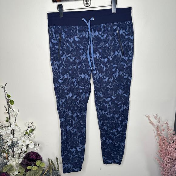 ATHLETA Trekkie North Jogger Ethereal Bloom Cottage Blue Floral Sz 14 {FF48} - Picture 2 of 5